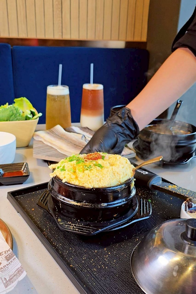 台中烤鰻魚首選！爆紅韓式烤鰻魚名店鰻鰻烤插旗，韓式烤肉專人代烤一次吃。