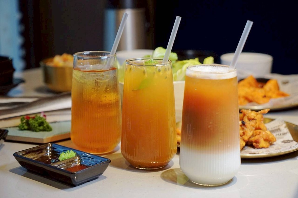 台中烤鰻魚首選！爆紅韓式烤鰻魚名店鰻鰻烤插旗，韓式烤肉專人代烤一次吃。