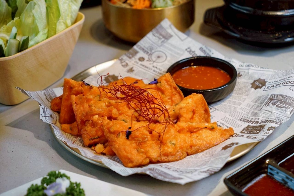 台中烤鰻魚首選！爆紅韓式烤鰻魚名店鰻鰻烤插旗，韓式烤肉專人代烤一次吃。