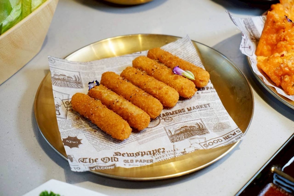 台中烤鰻魚首選！爆紅韓式烤鰻魚名店鰻鰻烤插旗，韓式烤肉專人代烤一次吃。