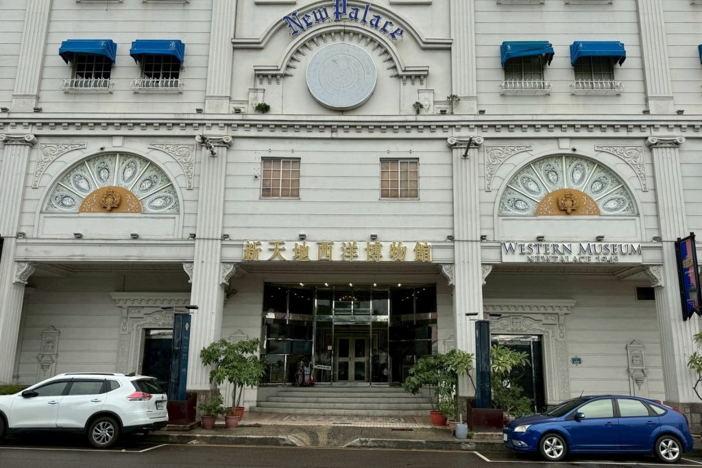 博物館裡吃港點！台中瀚熙軒茶餐廳明爐烤鴨銷魂多汁，送西洋博物館門票。