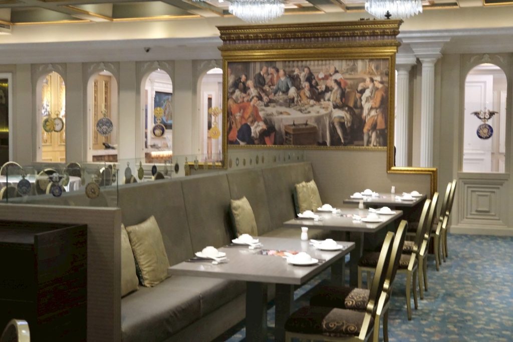 博物館裡吃港點！台中瀚熙軒茶餐廳明爐烤鴨銷魂多汁，送西洋博物館門票。