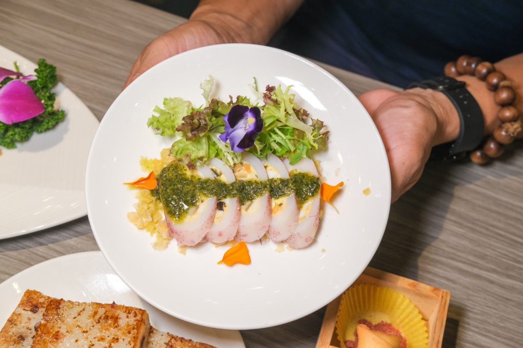 博物館裡吃港點！台中瀚熙軒茶餐廳明爐烤鴨銷魂多汁，送西洋博物館門票。