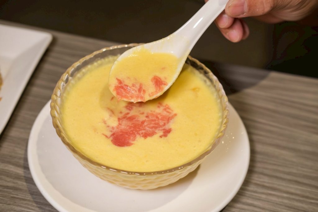 博物館裡吃港點！台中瀚熙軒茶餐廳明爐烤鴨銷魂多汁，送西洋博物館門票。