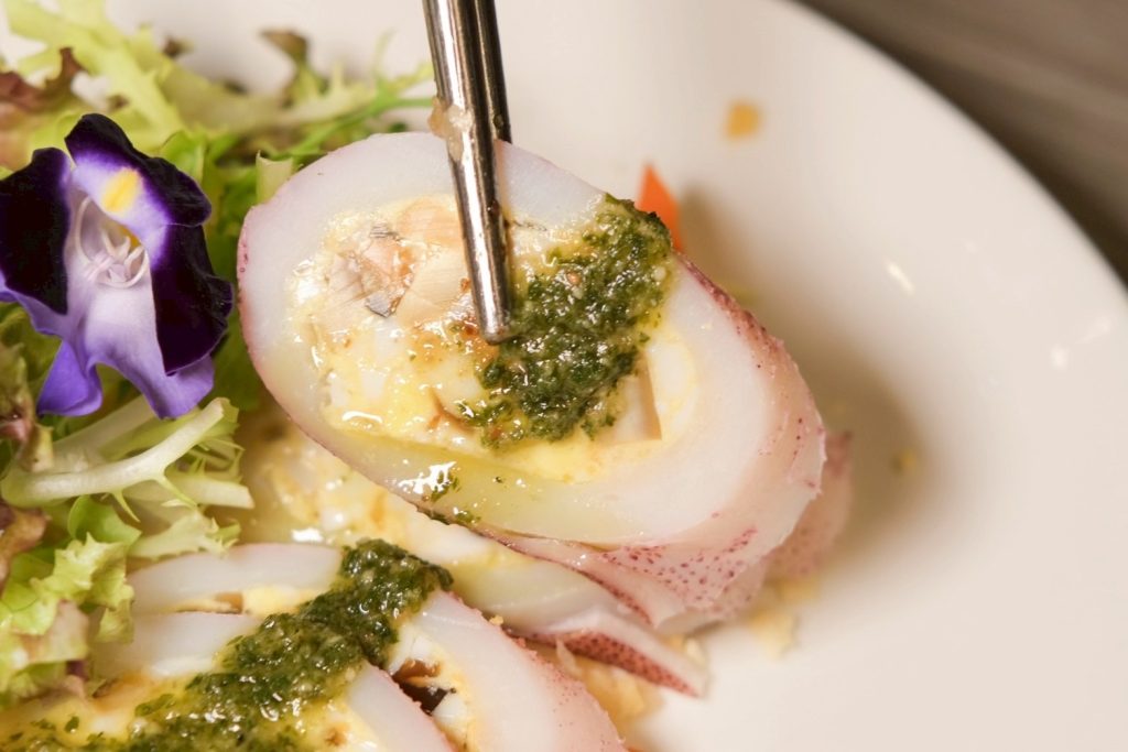 博物館裡吃港點！台中瀚熙軒茶餐廳明爐烤鴨銷魂多汁，送西洋博物館門票。