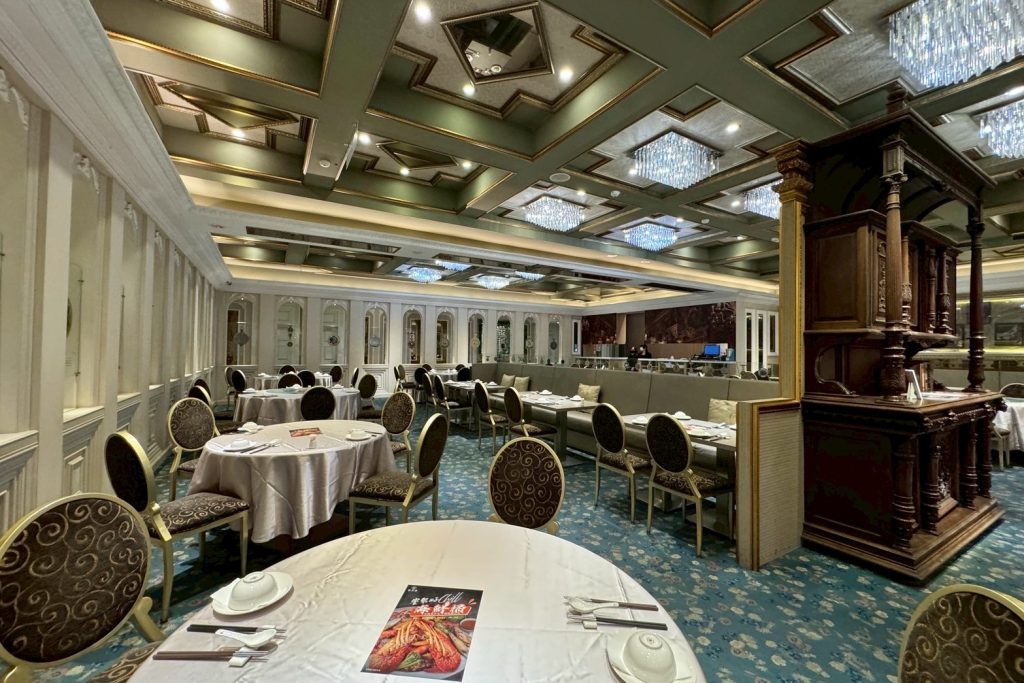 博物館裡吃港點！台中瀚熙軒茶餐廳明爐烤鴨銷魂多汁，送西洋博物館門票。