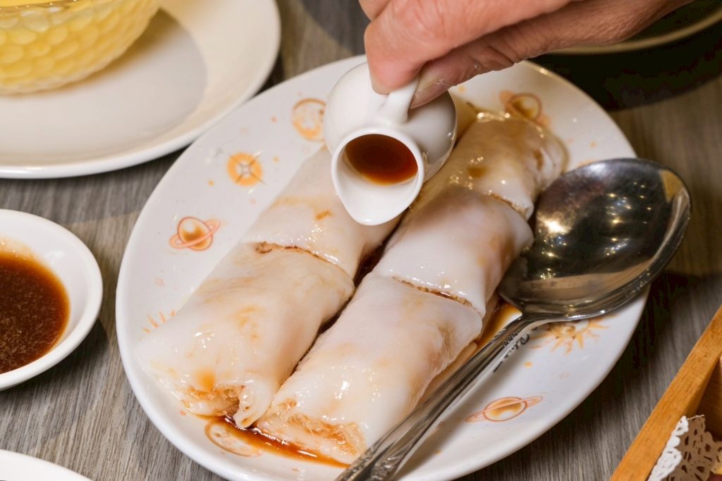 博物館裡吃港點！台中瀚熙軒茶餐廳明爐烤鴨銷魂多汁，送西洋博物館門票。