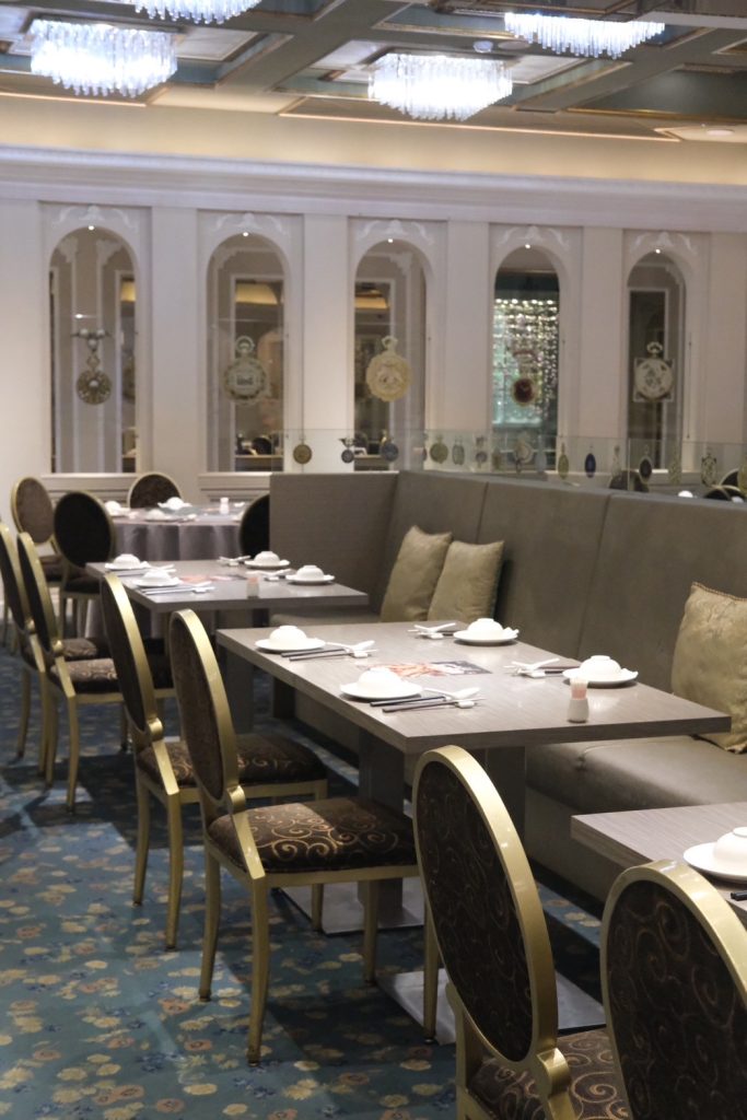 博物館裡吃港點！台中瀚熙軒茶餐廳明爐烤鴨銷魂多汁，送西洋博物館門票。