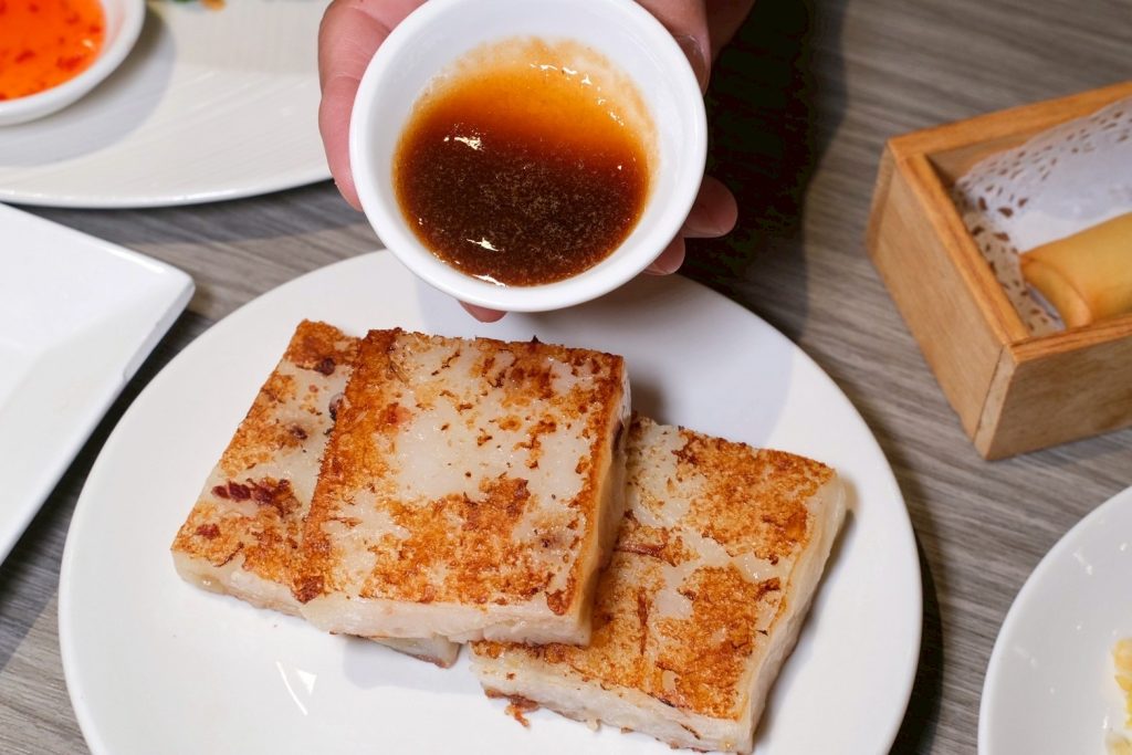 博物館裡吃港點！台中瀚熙軒茶餐廳明爐烤鴨銷魂多汁，送西洋博物館門票。