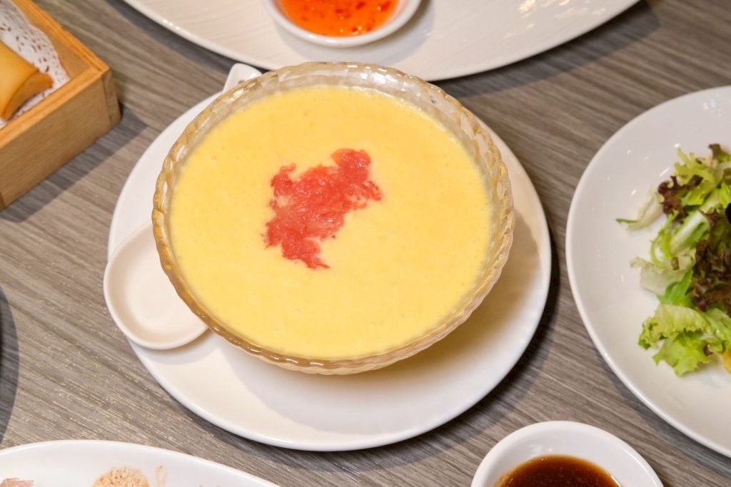 博物館裡吃港點！台中瀚熙軒茶餐廳明爐烤鴨銷魂多汁，送西洋博物館門票。