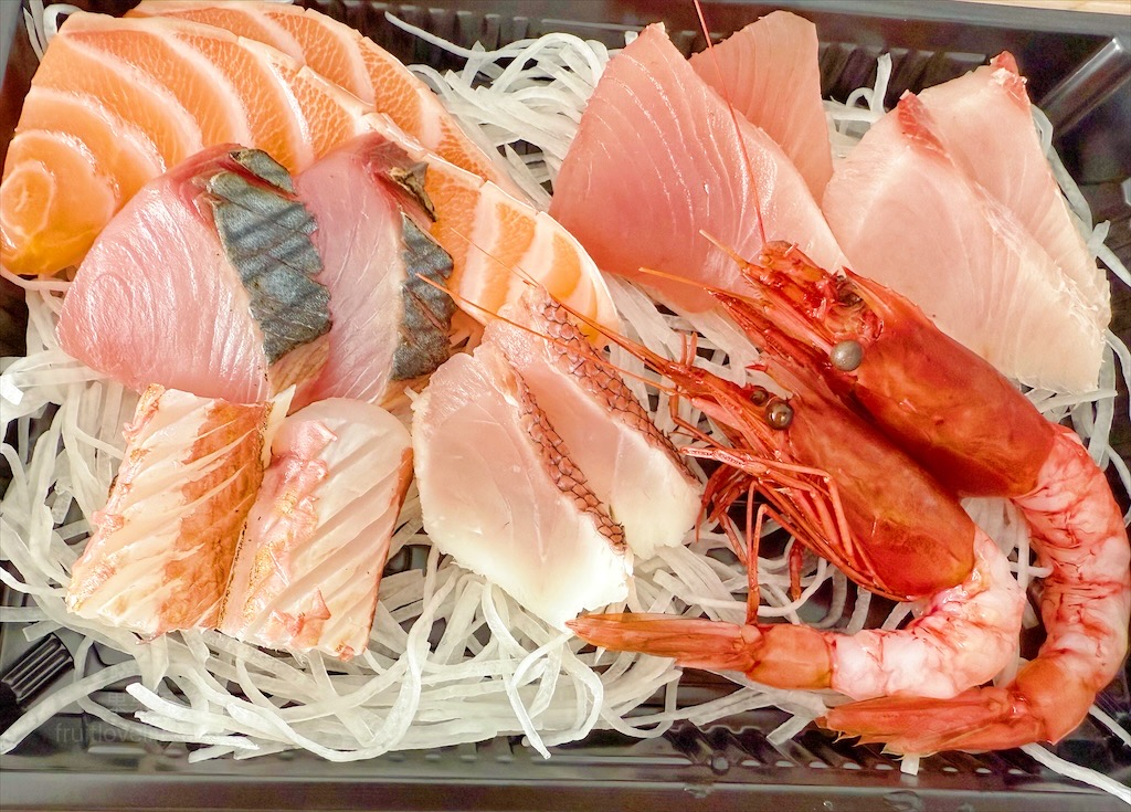 瀧慶水產 | 台中大里生魚片、握壽司、丼飯、烤物，超隱密的生魚片，有許多特殊魚種的生魚片，新鮮、甘甜又超值 @果果愛Fruitlove