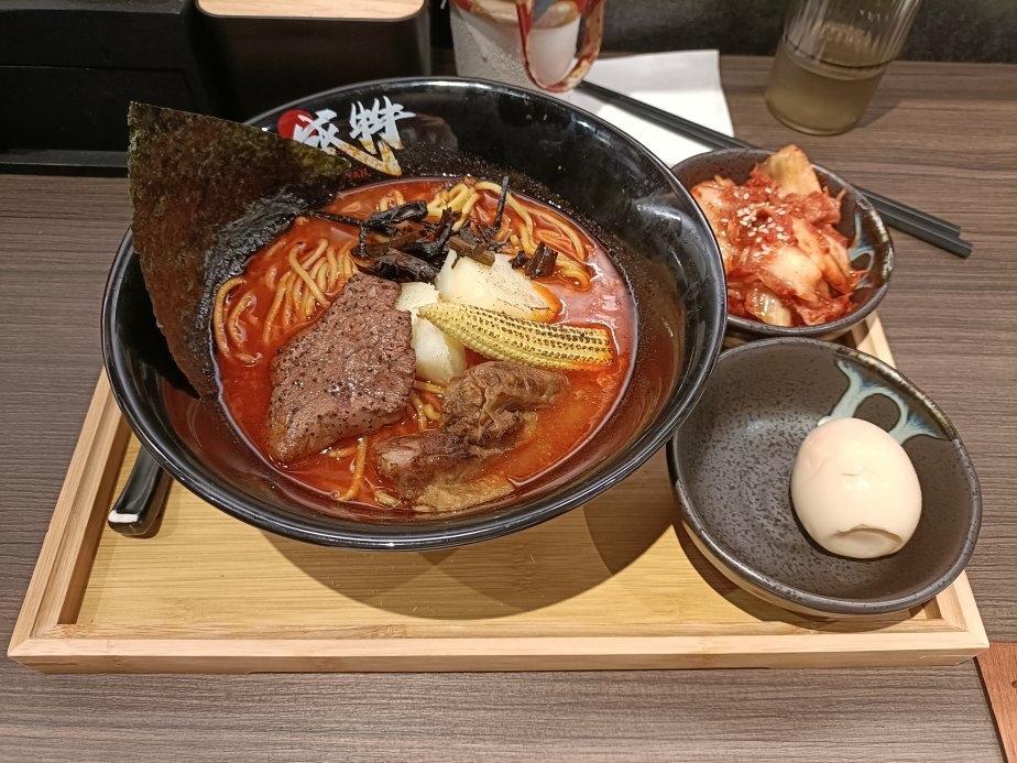 忠孝復興拉麵新開店!盛牪牛骨拉麵大安區拉麵必吃,牛骨湯頭打破傳統豚骨。