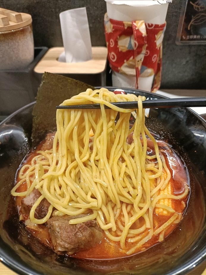 忠孝復興拉麵新開店!盛牪牛骨拉麵大安區拉麵必吃,牛骨湯頭打破傳統豚骨。