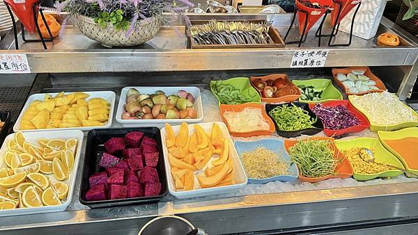 蘆洲20年老店實測開吃!自助吧表現不俗,CP值到底有多高?【