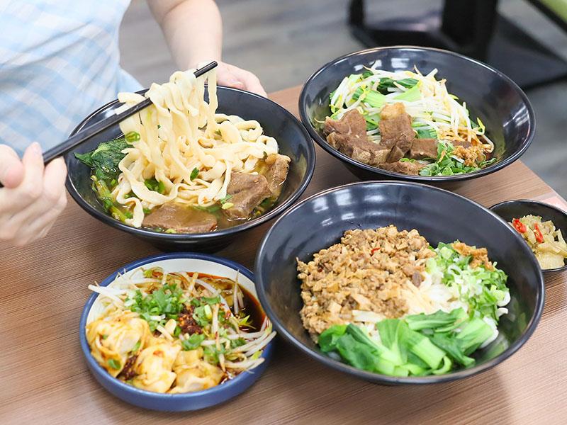 新竹牛肉麵推薦!幸福食光川菜大廚紅燒牛肉麵,炒飯、紅油炒手必吃。