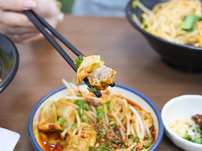 新竹牛肉麵推薦!幸福食光川菜大廚紅燒牛肉麵,炒飯、紅油炒手必吃。