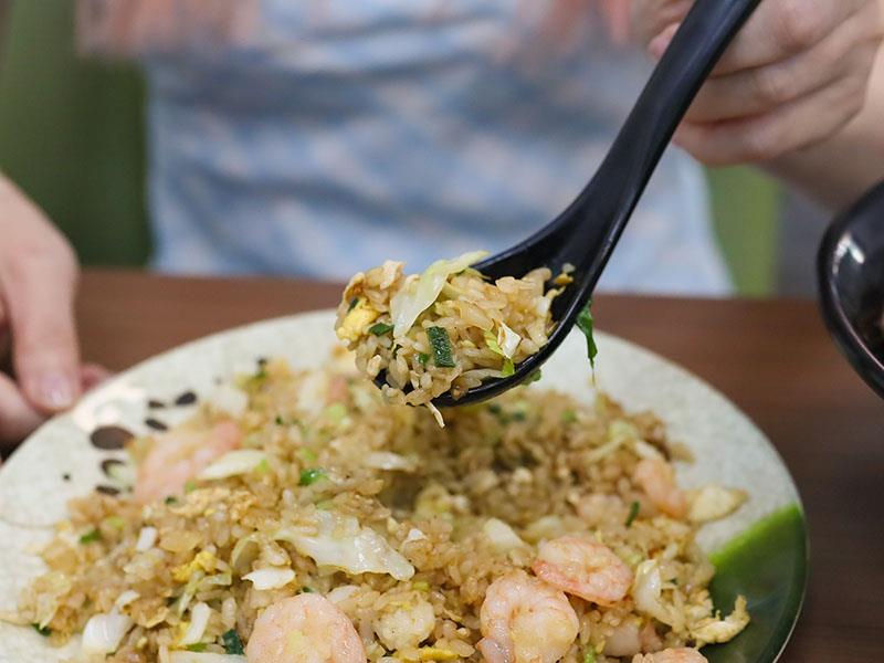 新竹牛肉麵推薦!幸福食光川菜大廚紅燒牛肉麵,炒飯、紅油炒手必吃。