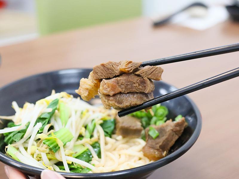 新竹牛肉麵推薦!幸福食光川菜大廚紅燒牛肉麵,炒飯、紅油炒手必吃。