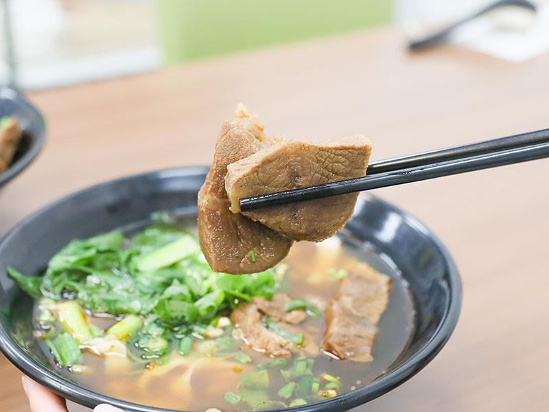 新竹牛肉麵推薦!幸福食光川菜大廚紅燒牛肉麵,炒飯、紅油炒手必吃。