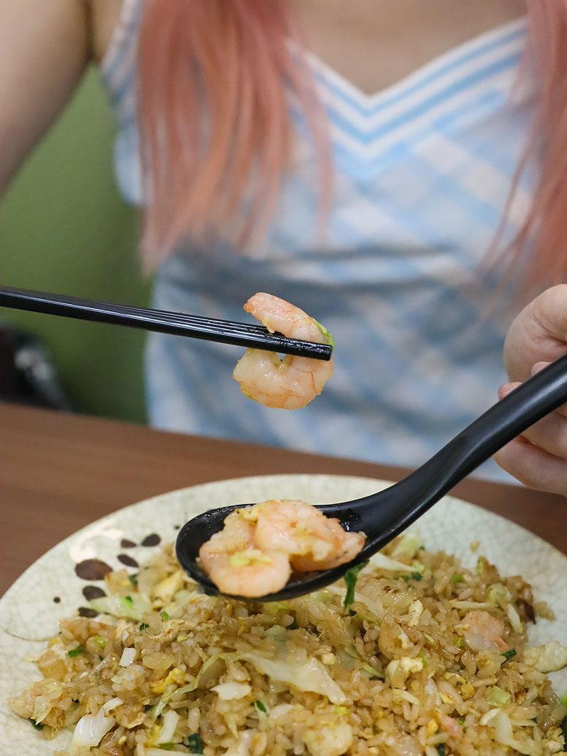 新竹牛肉麵推薦!幸福食光川菜大廚紅燒牛肉麵,炒飯、紅油炒手必吃。