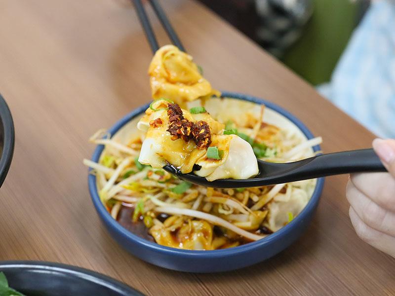 新竹牛肉麵推薦!幸福食光川菜大廚紅燒牛肉麵,炒飯、紅油炒手必吃。