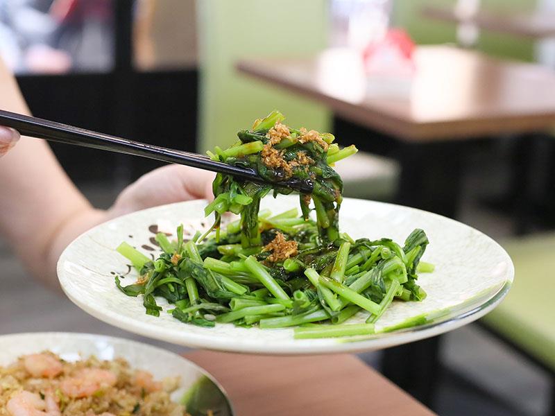 新竹牛肉麵推薦!幸福食光川菜大廚紅燒牛肉麵,炒飯、紅油炒手必吃。