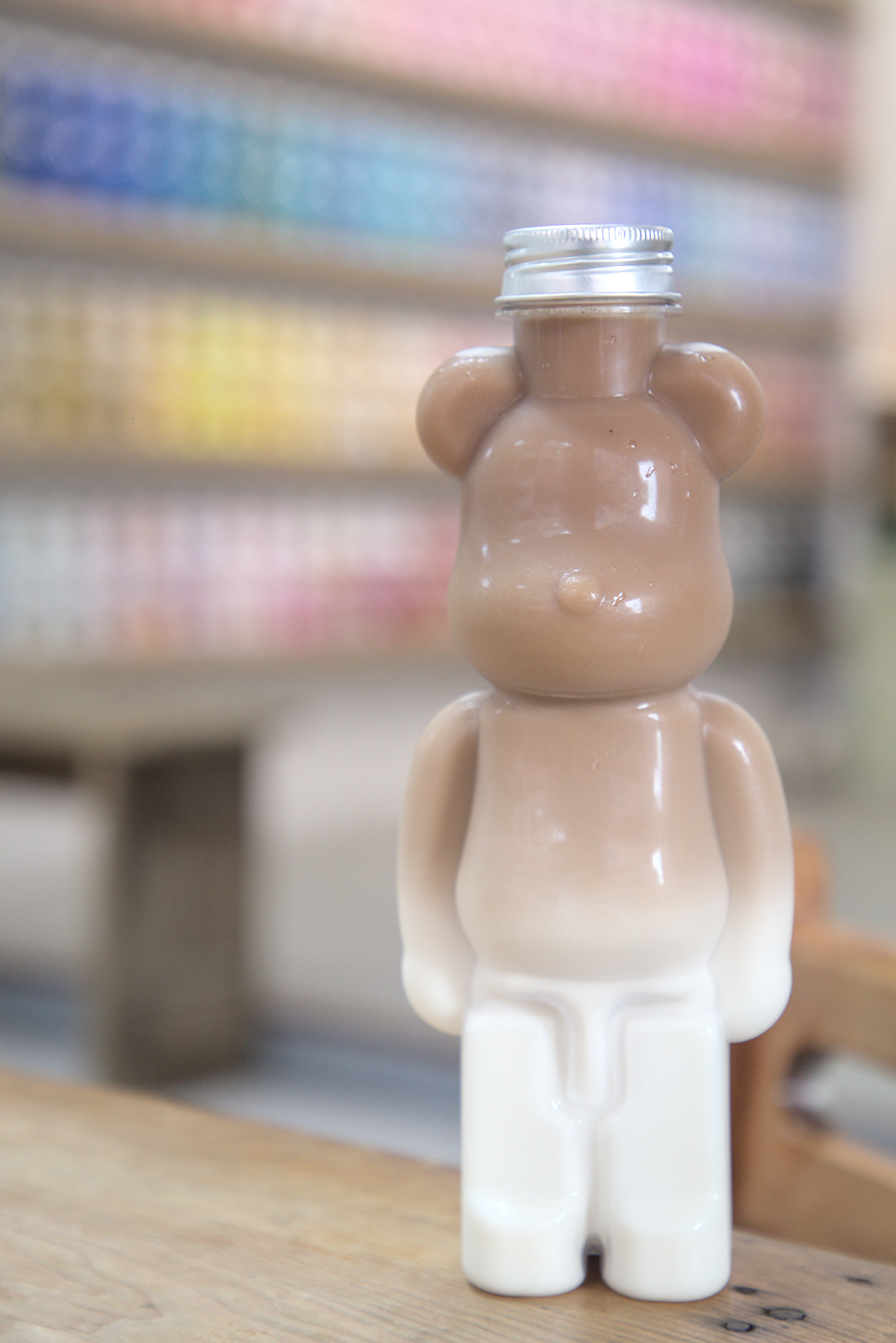 高雄鹽埕小熊奶茶！隱藏版手搖小熊瓶造型超療癒，高雄必訪飲料店。