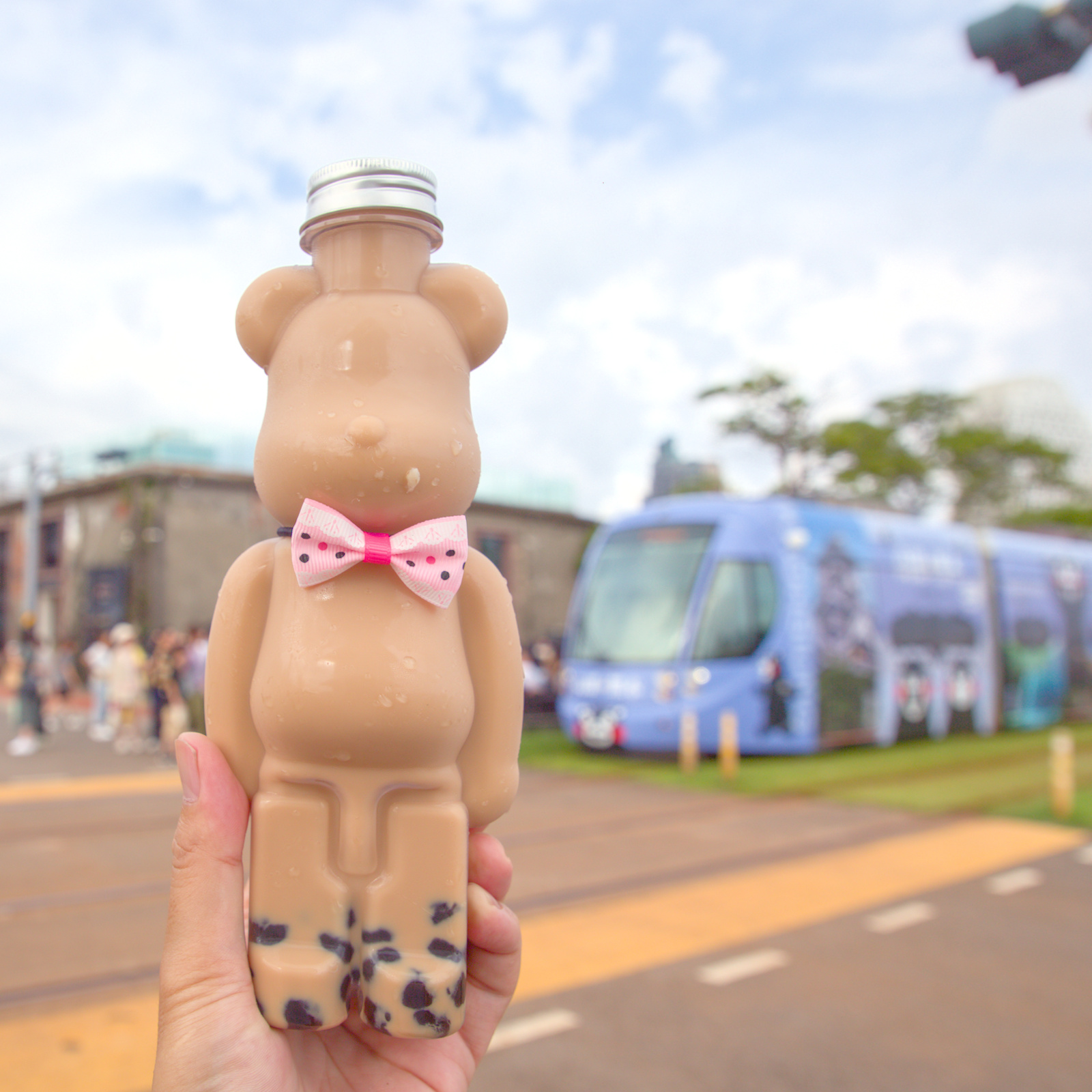 高雄鹽埕小熊奶茶！隱藏版手搖小熊瓶造型超療癒，高雄必訪飲料店。