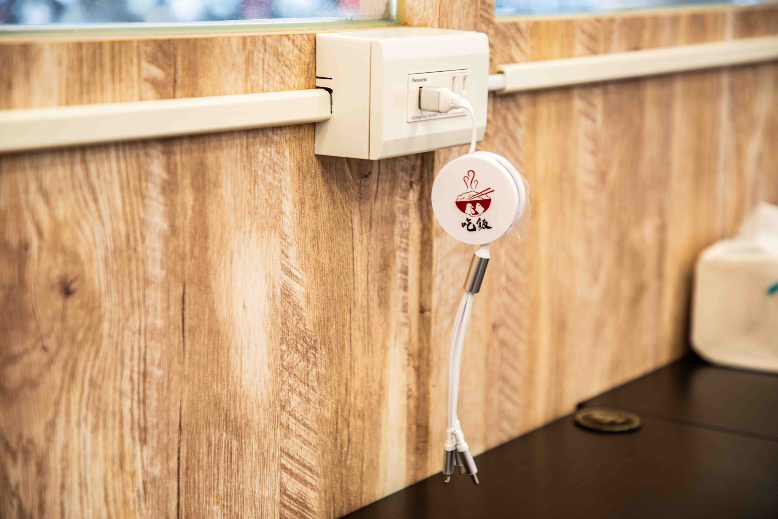 桃園中壢美食推薦！吃飯道地南部小吃集結，火雞肉飯堆成小山CP值超高。