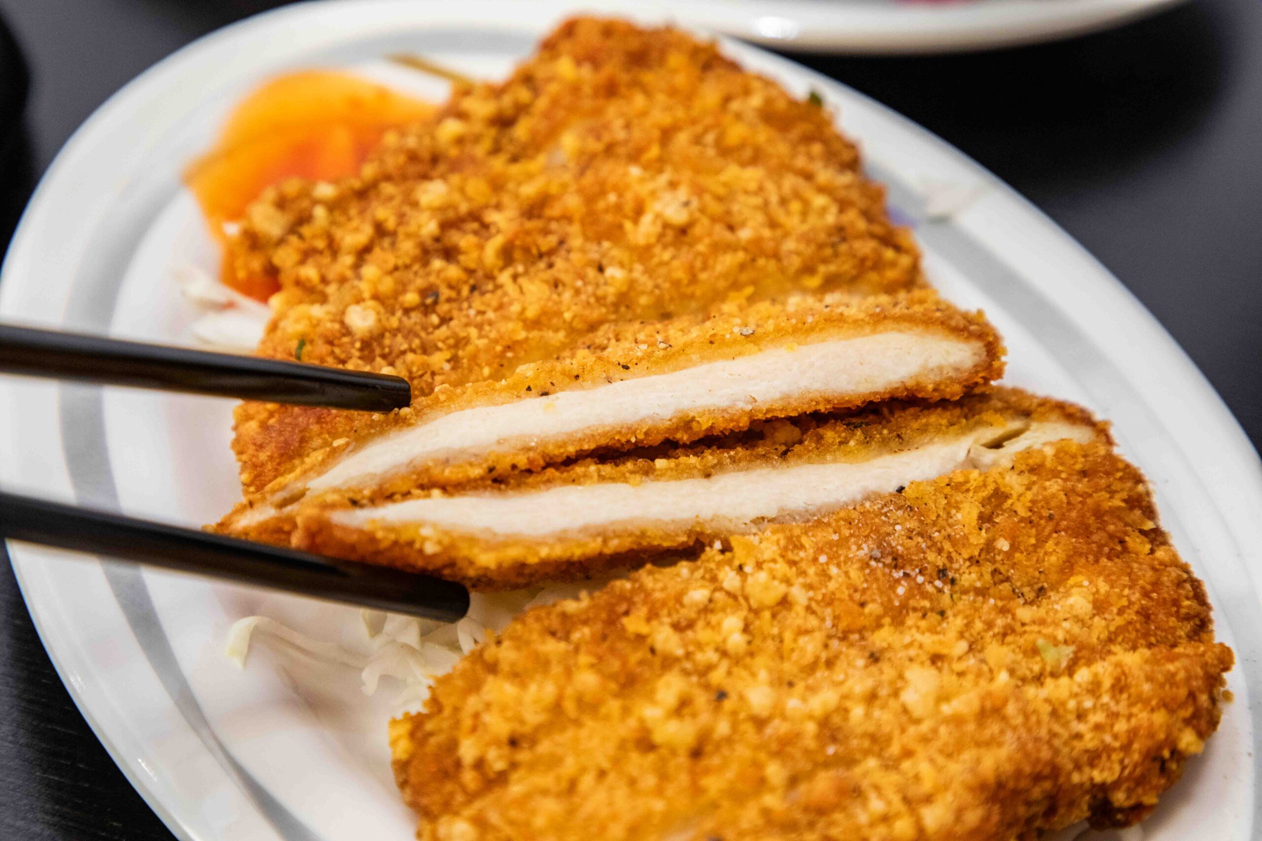 桃園中壢美食推薦！吃飯道地南部小吃集結，火雞肉飯堆成小山CP值超高。