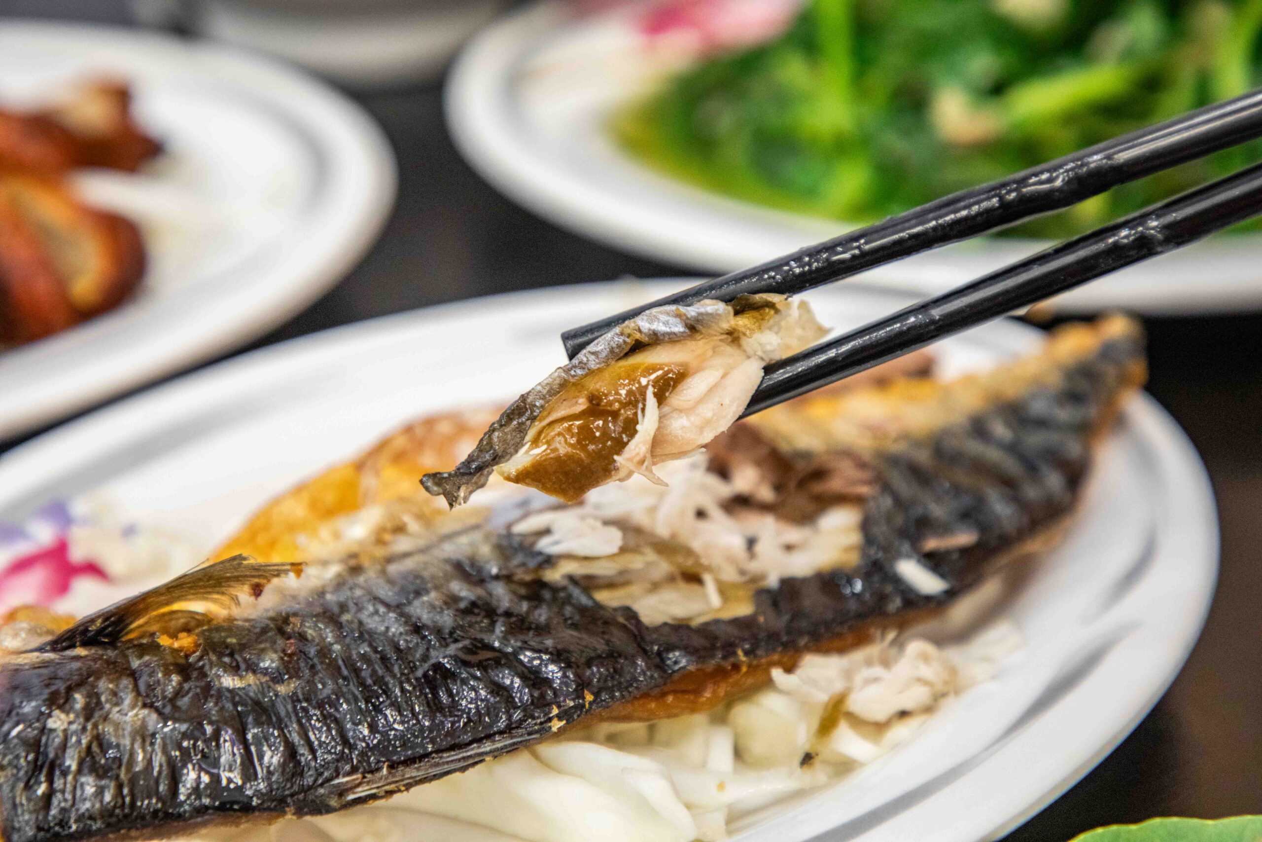 桃園中壢美食推薦！吃飯道地南部小吃集結，火雞肉飯堆成小山CP值超高。