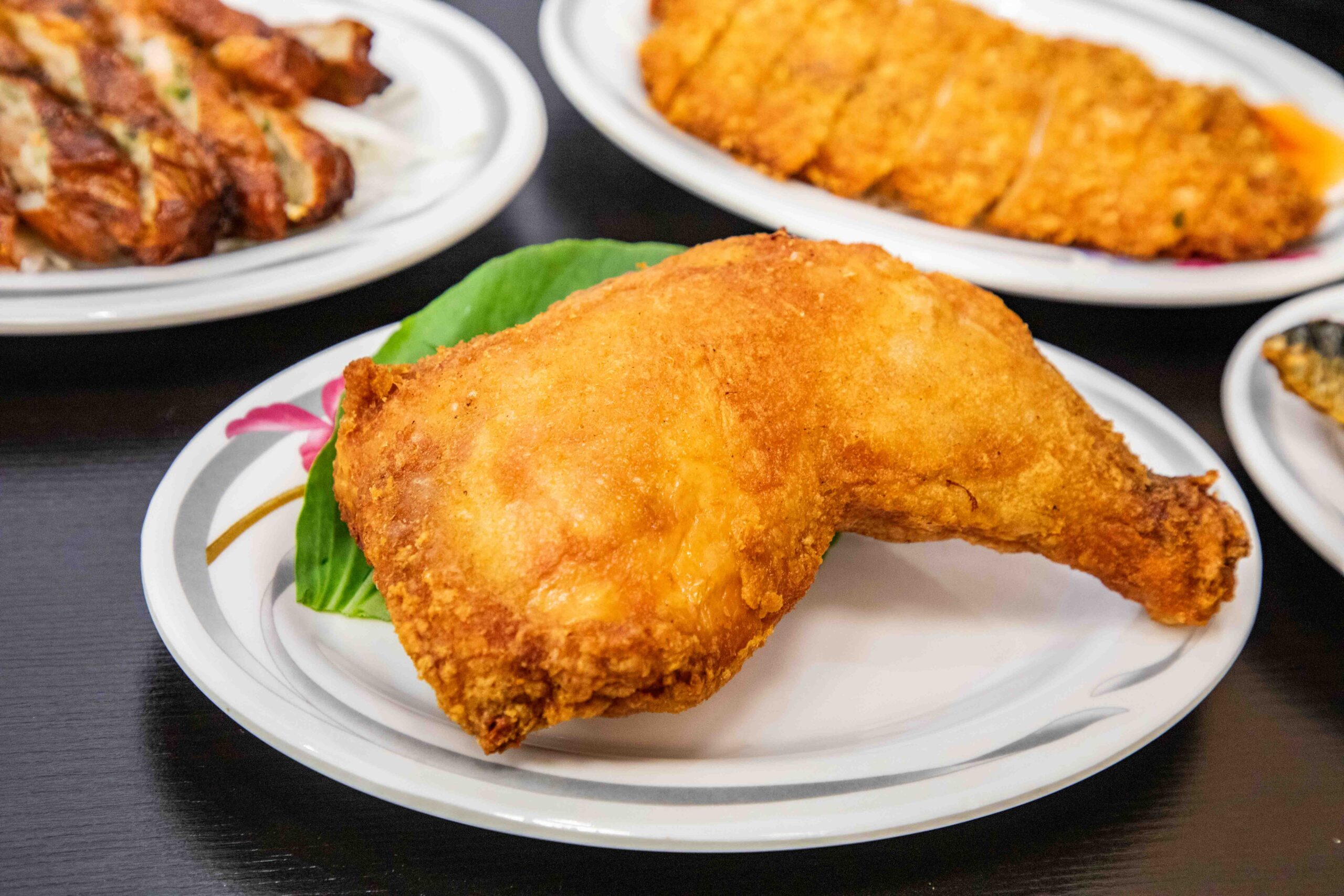 桃園中壢美食推薦！吃飯道地南部小吃集結，火雞肉飯堆成小山CP值超高。