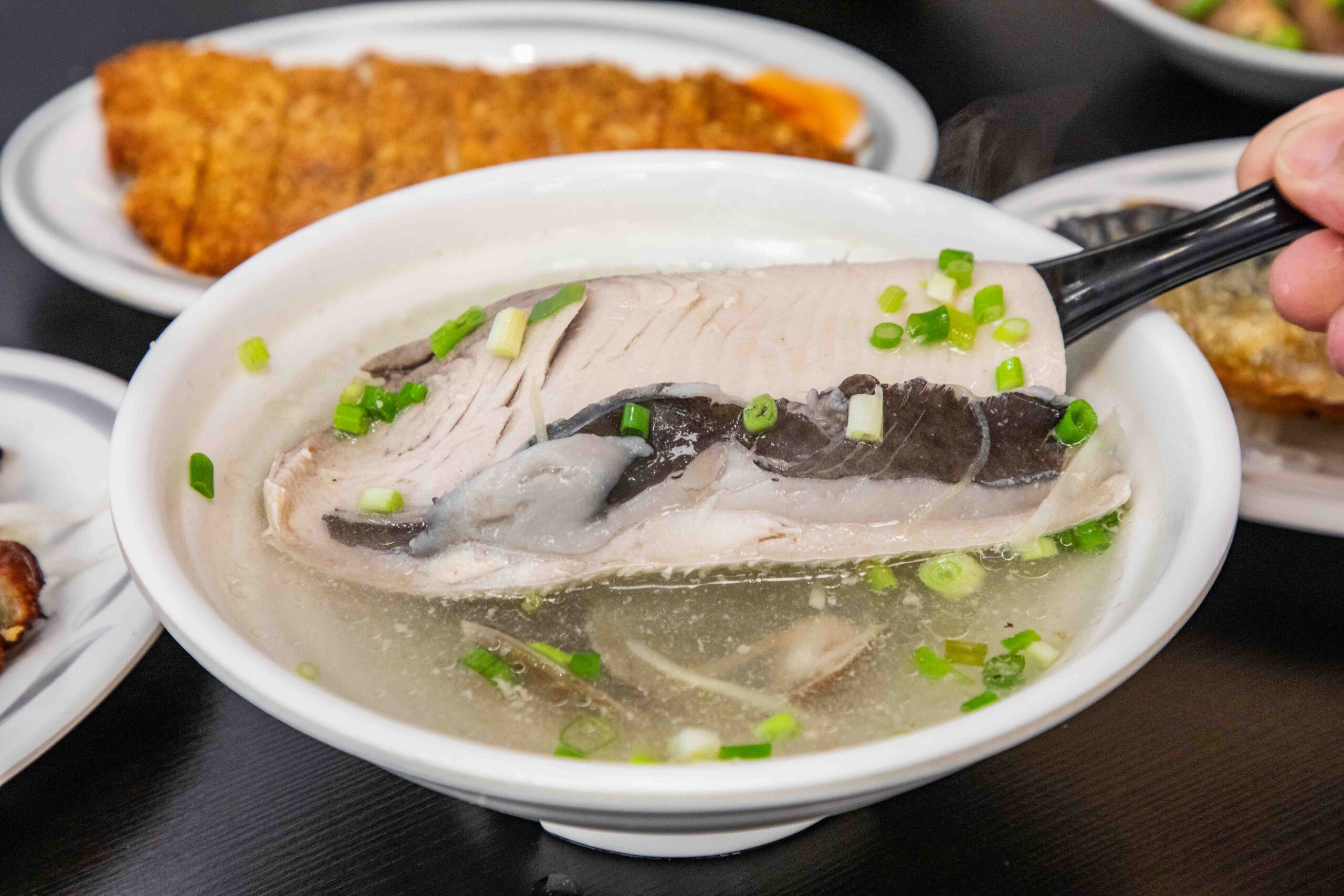 桃園中壢美食推薦！吃飯道地南部小吃集結，火雞肉飯堆成小山CP值超高。