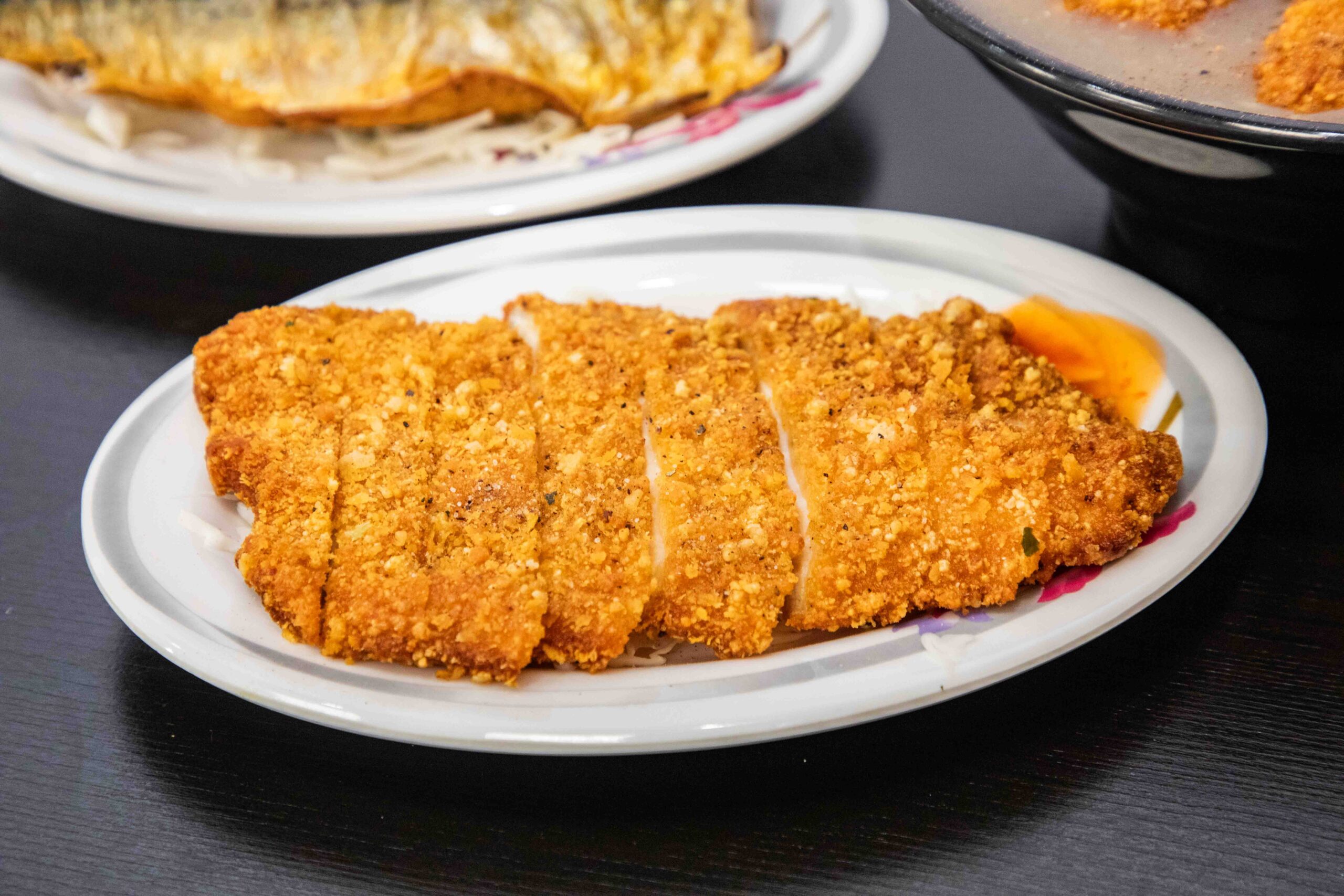 桃園中壢美食推薦！吃飯道地南部小吃集結，火雞肉飯堆成小山CP值超高。