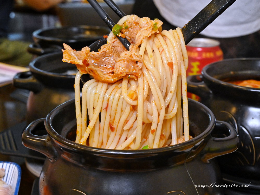 川麵道北平店罐罐米線｜台中首間罐罐米線，道地四川味，香料炒製，七種正宗湯頭任你選 - 糖糖's 享食生活