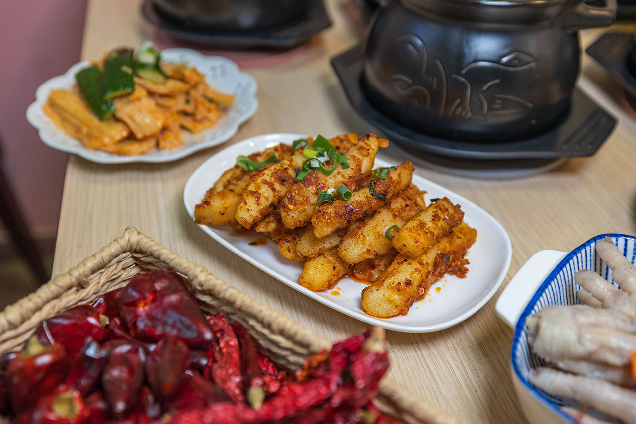 川麵道北平店｜台中正宗四川味罐罐米線，7種特調湯頭獨特泡椒辛香料陶罐燉煮砂鍋，一吃上癮的台中北屯美食推薦