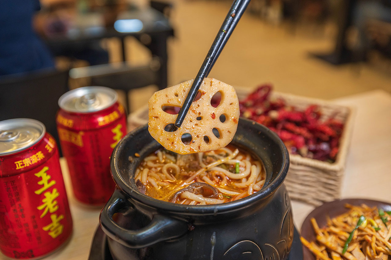 川麵道北平店｜台中正宗四川味罐罐米線，7種特調湯頭獨特泡椒辛香料陶罐燉煮砂鍋，一吃上癮的台中北屯美食推薦