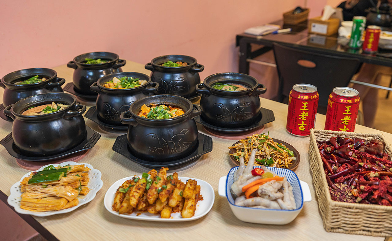 川麵道北平店｜台中正宗四川味罐罐米線，7種特調湯頭獨特泡椒辛香料陶罐燉煮砂鍋，一吃上癮的台中北屯美食推薦