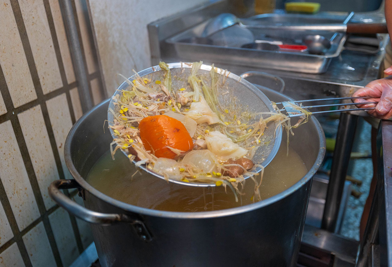 川麵道北平店｜台中正宗四川味罐罐米線，7種特調湯頭獨特泡椒辛香料陶罐燉煮砂鍋，一吃上癮的台中北屯美食推薦