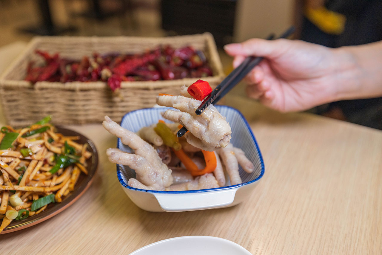 川麵道北平店｜台中正宗四川味罐罐米線，7種特調湯頭獨特泡椒辛香料陶罐燉煮砂鍋，一吃上癮的台中北屯美食推薦