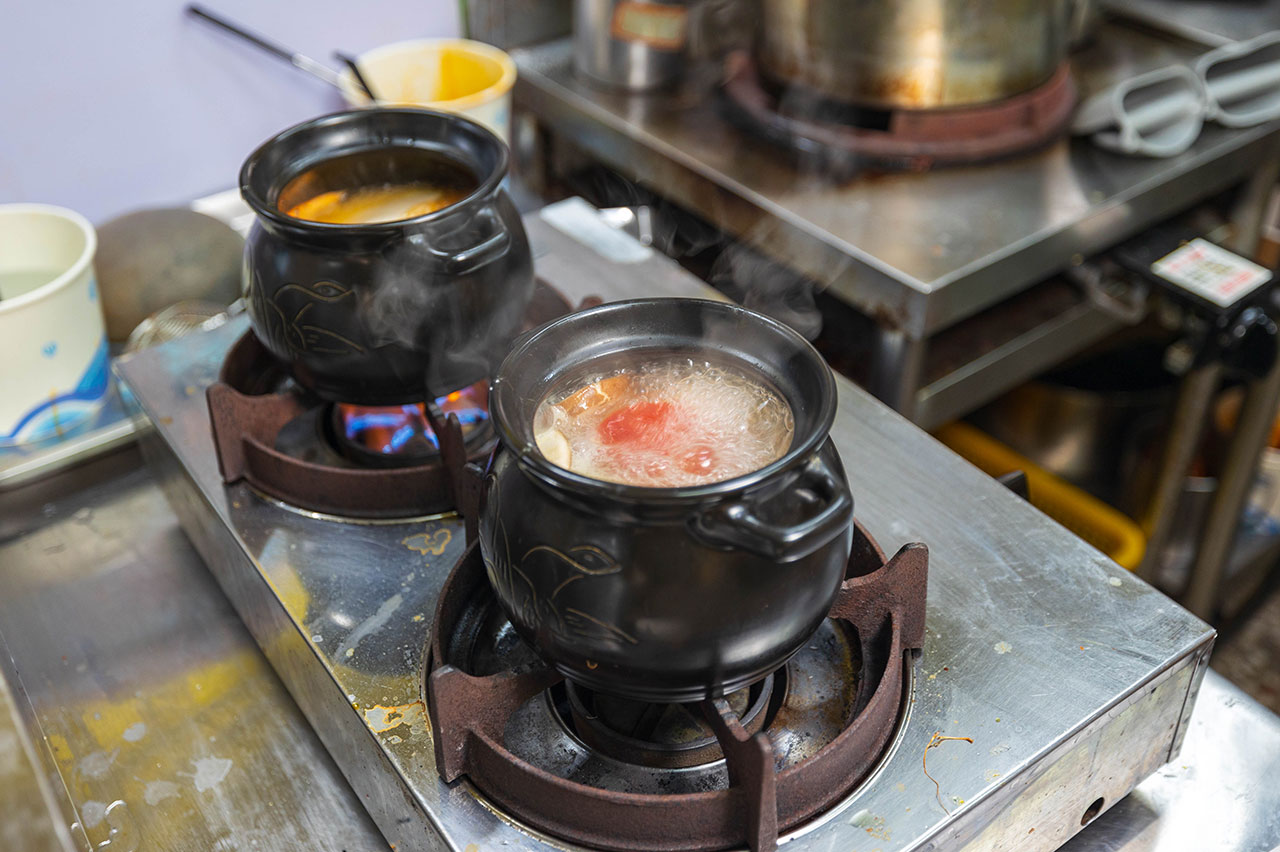 川麵道北平店｜台中正宗四川味罐罐米線，7種特調湯頭獨特泡椒辛香料陶罐燉煮砂鍋，一吃上癮的台中北屯美食推薦