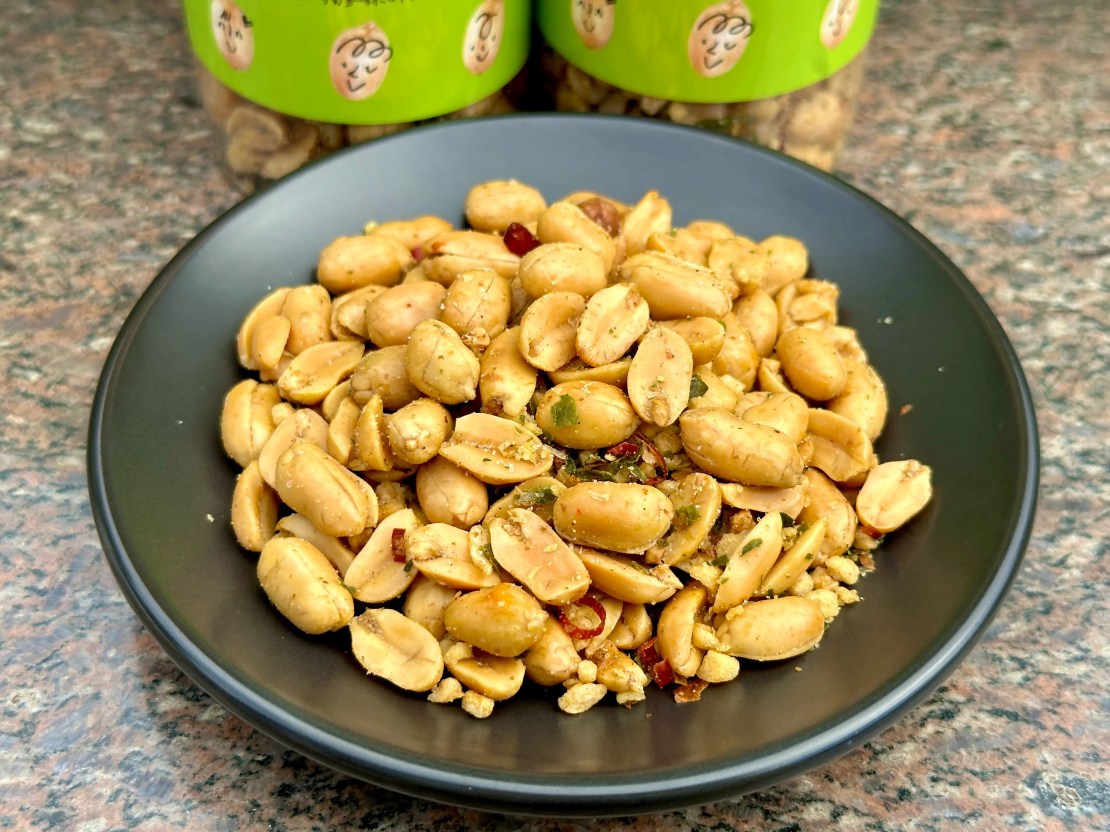 台中市西屯區田園市集花生｜花生控的天堂！蒜香、蔥爆、甘梅地瓜一次滿足！越吃越涮嘴的家的滋味！台灣在地零食推薦、伴手禮推薦、下酒菜推薦 - 佛系旅遊筆記