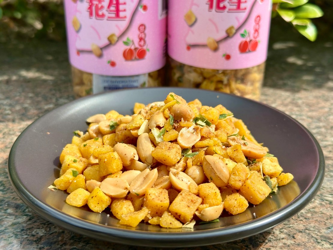 台中市西屯區田園市集花生｜花生控的天堂！蒜香、蔥爆、甘梅地瓜一次滿足！越吃越涮嘴的家的滋味！台灣在地零食推薦、伴手禮推薦、下酒菜推薦 - 佛系旅遊筆記