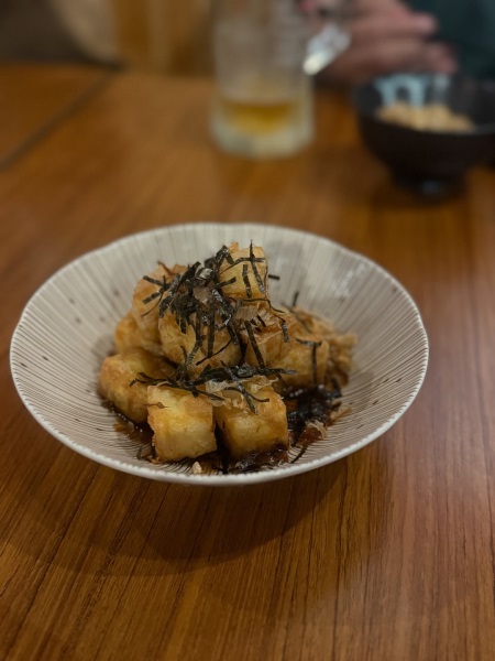 新北市中和區捷運永安市場新店報報，到串鯨居酒屋享受幸福的燒烤香吧！