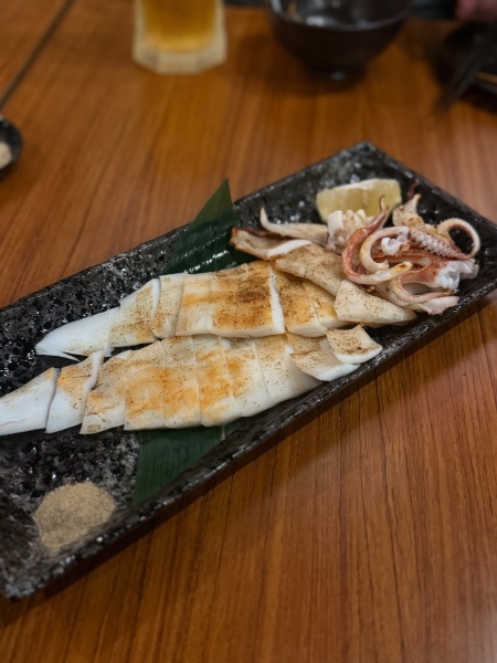 新北市中和區捷運永安市場新店報報，到串鯨居酒屋享受幸福的燒烤香吧！