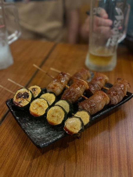 新北市中和區捷運永安市場新店報報，到串鯨居酒屋享受幸福的燒烤香吧！