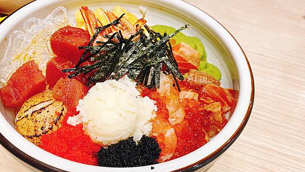 台北士林近天母的美食推薦【POKE Lee】夏威夷丼飯(Poké Bowl)來自米其林一星餐廳主廚Victo引進台灣的夏威夷蓋飯│芝山捷運站周邊美食│士林新開幕、天母美食-17.jpg