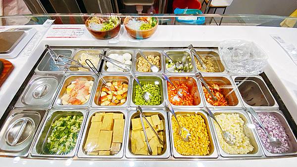 台北士林近天母的美食推薦【POKE Lee】夏威夷丼飯(Poké Bowl)來自米其林一星餐廳主廚Victo引進台灣的夏威夷蓋飯│芝山捷運站周邊美食│士林新開幕、天母美食-09.jpg