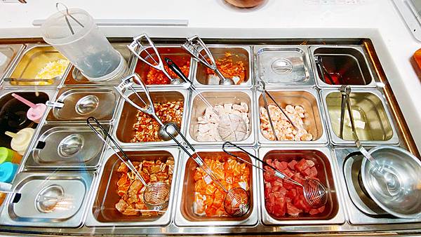 台北士林近天母的美食推薦【POKE Lee】夏威夷丼飯(Poké Bowl)來自米其林一星餐廳主廚Victo引進台灣的夏威夷蓋飯│芝山捷運站周邊美食│士林新開幕、天母美食-08.jpg