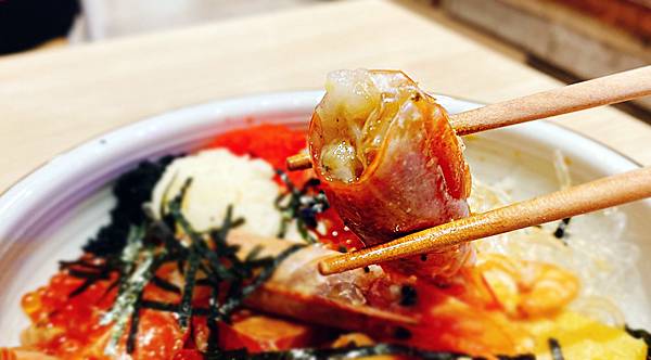 台北士林近天母的美食推薦【POKE Lee】夏威夷丼飯(Poké Bowl)來自米其林一星餐廳主廚Victo引進台灣的夏威夷蓋飯│芝山捷運站周邊美食│士林新開幕、天母美食-30.jpg